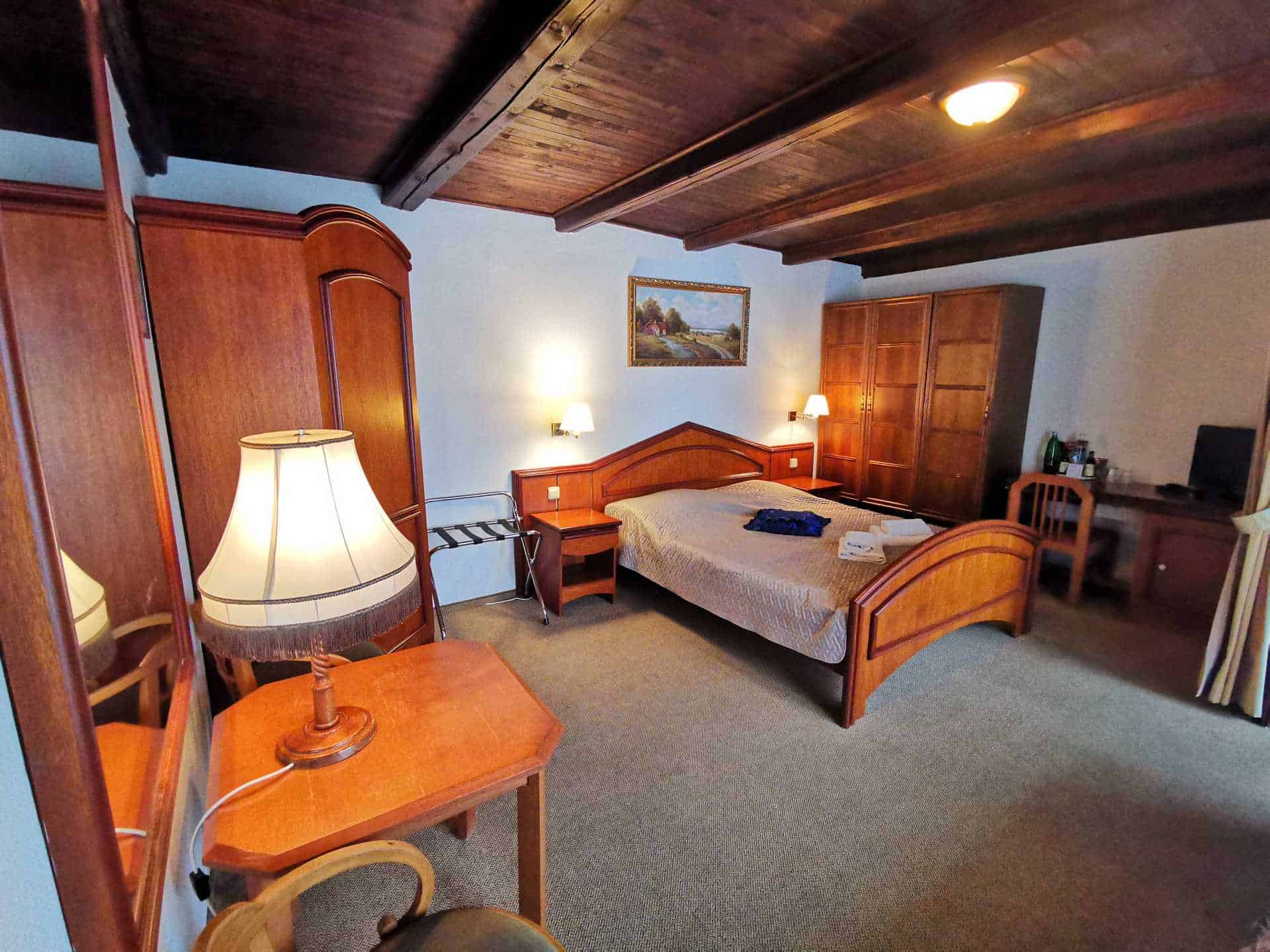 Double-tripl-room-superior-terasse-RES massage